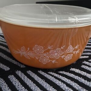 Vintage Pyrex butterfly gold casserole pot